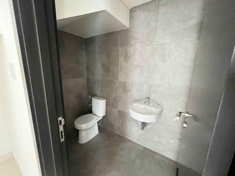 dijual rumah keppel land metland