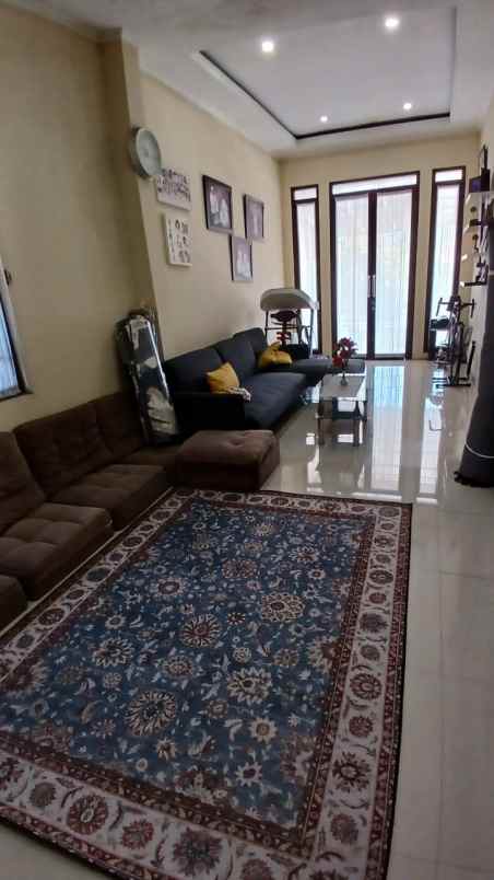 dijual rumah komp setra dago antapani