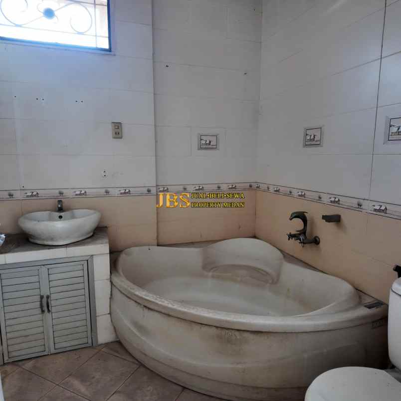 dijual rumah komplek cemara hijau jalan