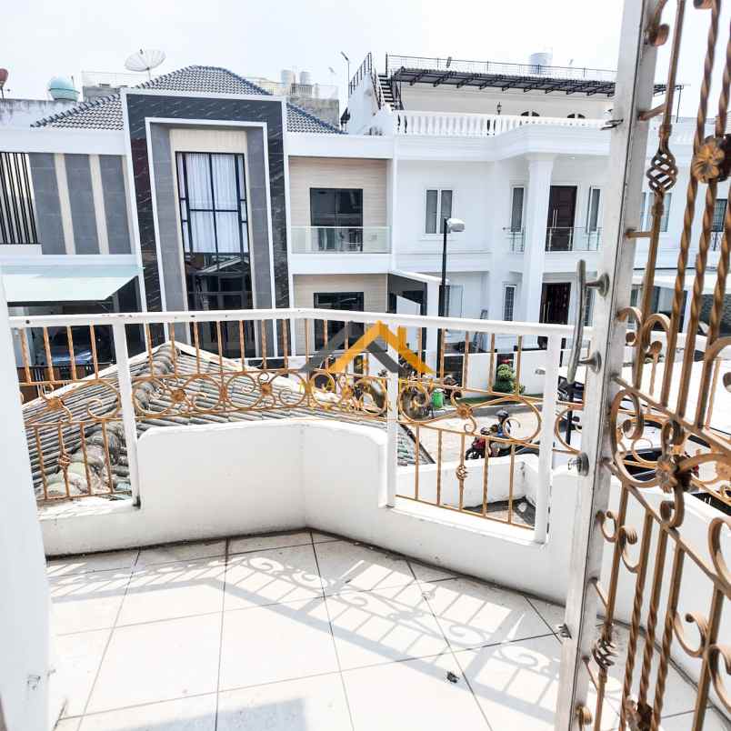 dijual rumah komplek cemara hijau jalan