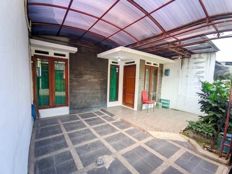 dijual rumah komplek ciganitri permai