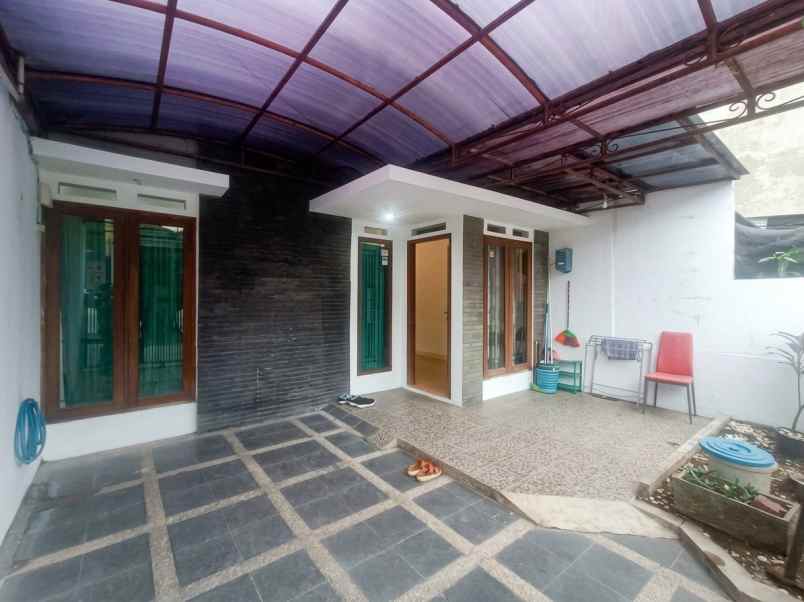 dijual rumah komplek ciganitri permai