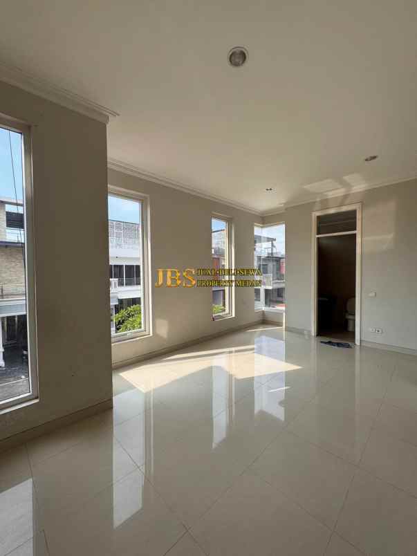 dijual rumah komplek citraland gama