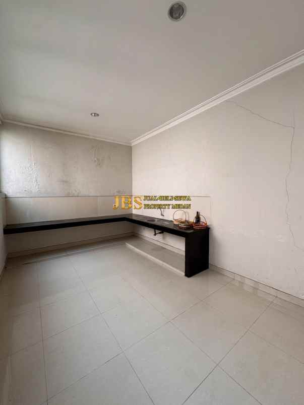 dijual rumah komplek citraland gama