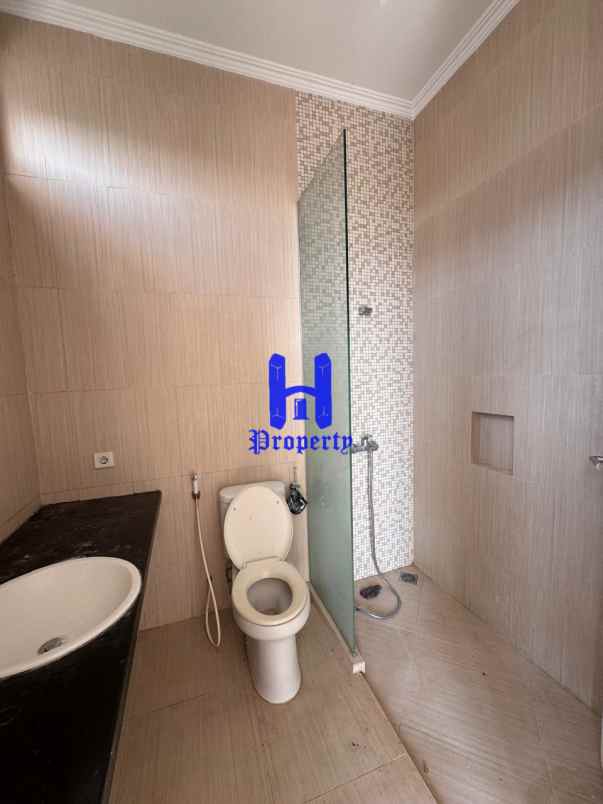 dijual rumah komplek citraland gama