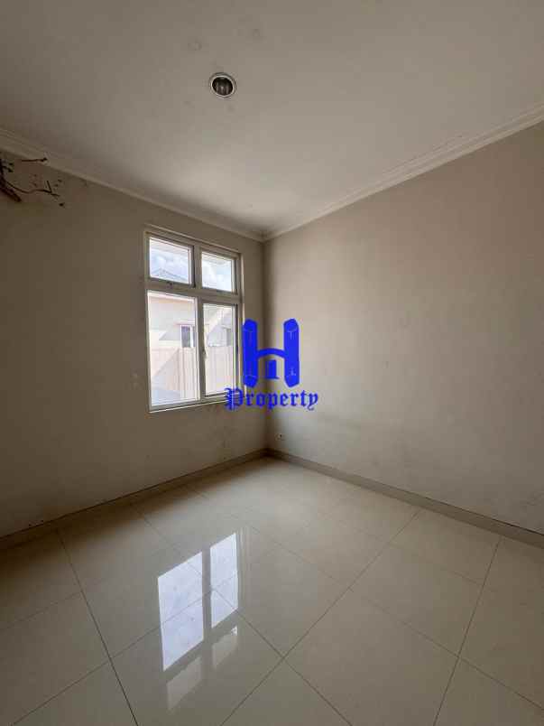 dijual rumah komplek citraland gama