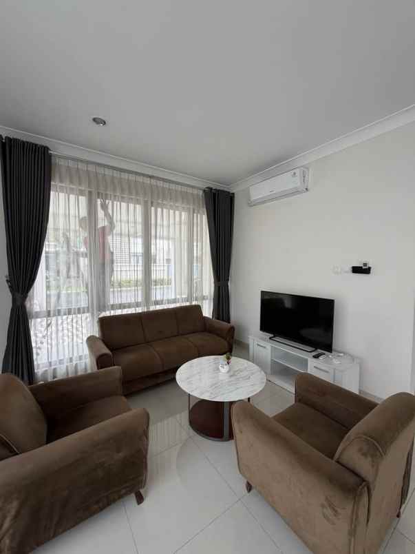 dijual rumah komplek elit podomoro park