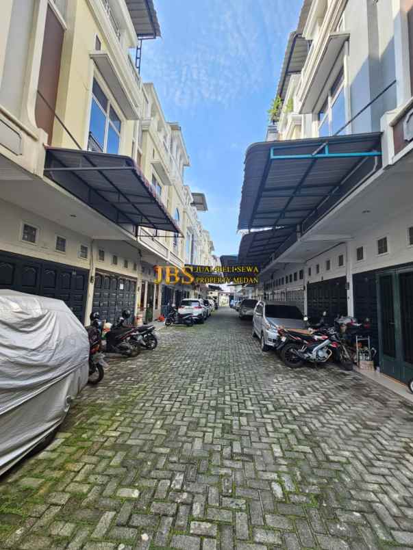 dijual rumah komplek mentari abadi