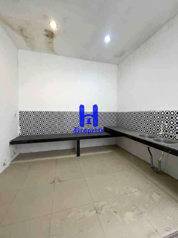 dijual rumah komplek mutiara residence