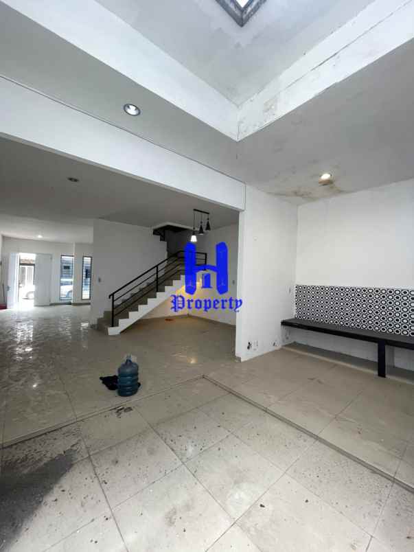 dijual rumah komplek mutiara residence