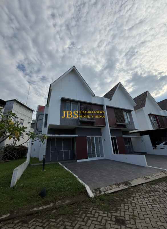 dijual rumah komplek royal sumatera