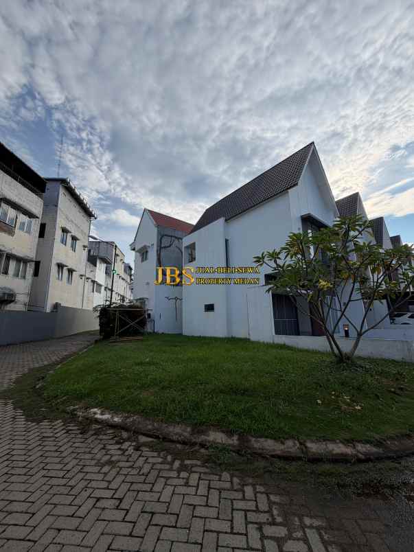 dijual rumah komplek royal sumatera