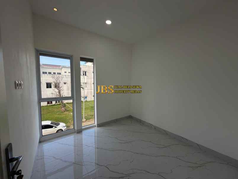 dijual rumah komplek royal sumatera