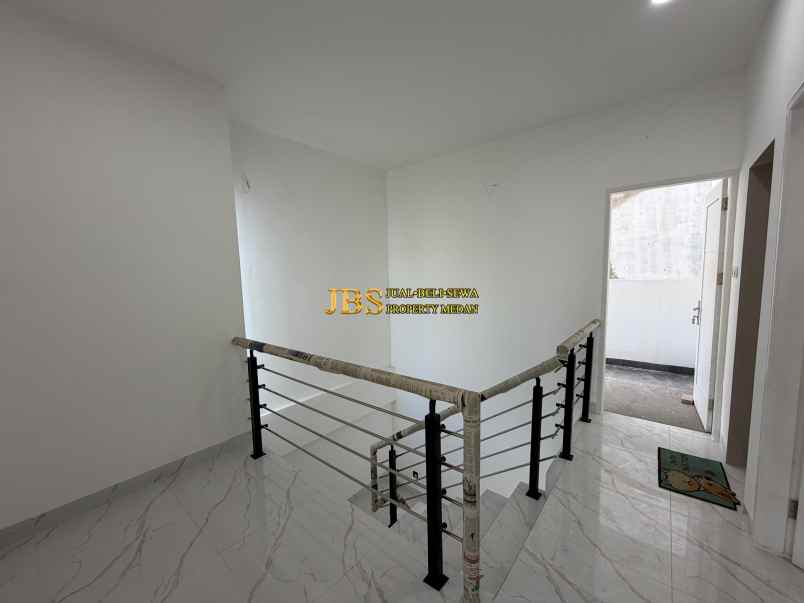 dijual rumah komplek royal sumatera