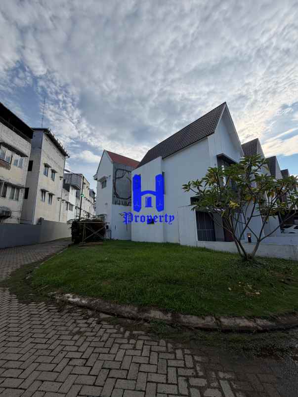 dijual rumah komplek royal sumatera