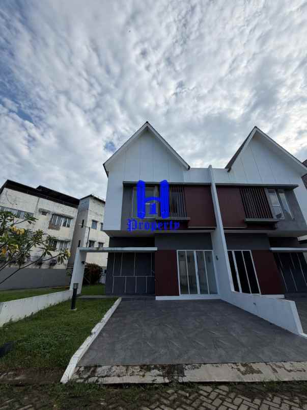 dijual rumah komplek royal sumatera