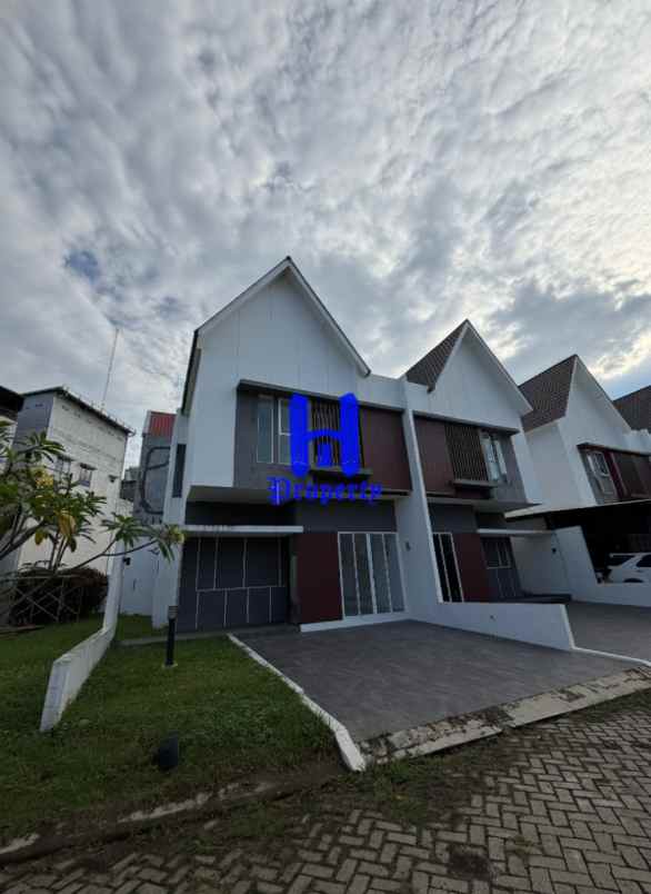dijual rumah komplek royal sumatera