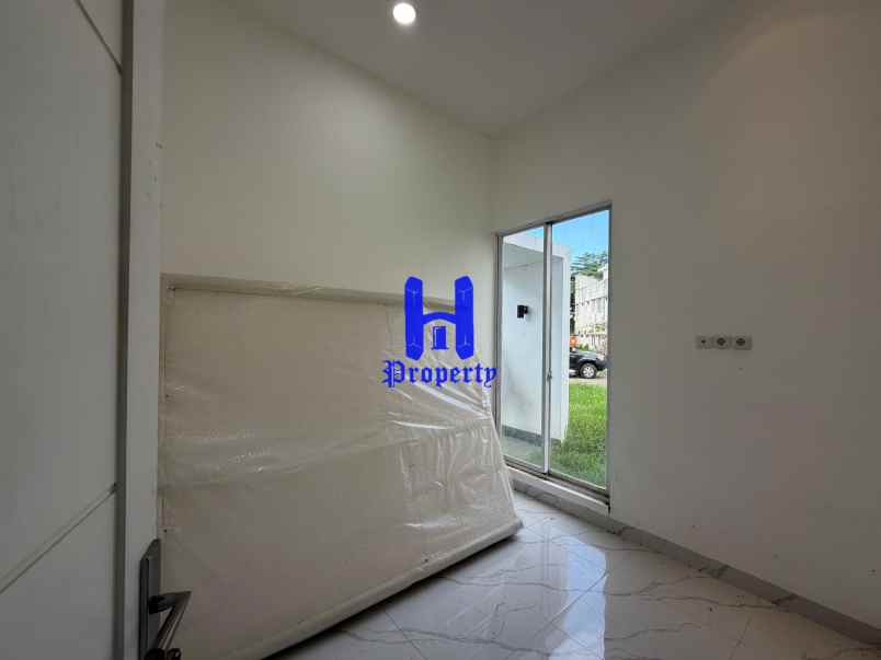 dijual rumah komplek royal sumatera