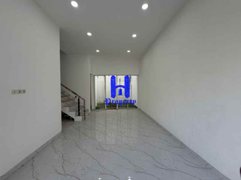 dijual rumah komplek royal sumatera