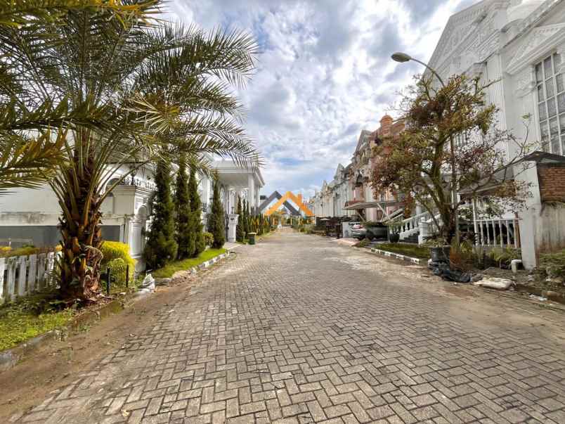 dijual rumah komplek royal sumatera