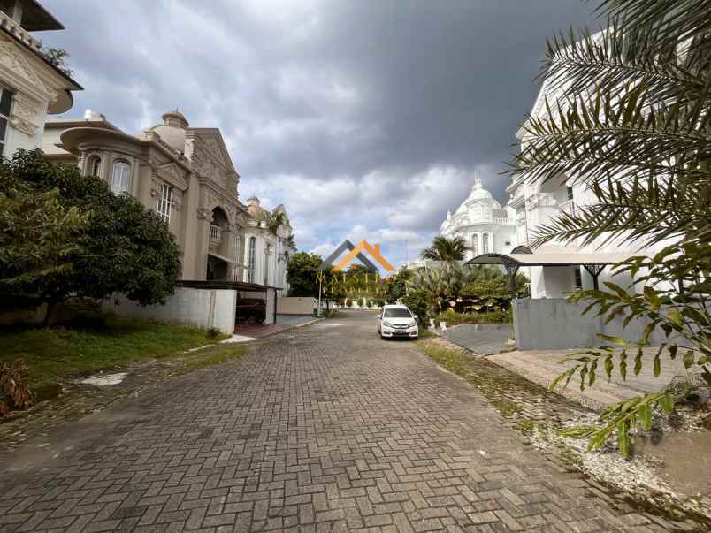 dijual rumah komplek royal sumatera