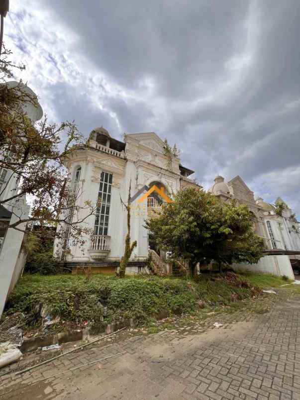 dijual rumah komplek royal sumatera