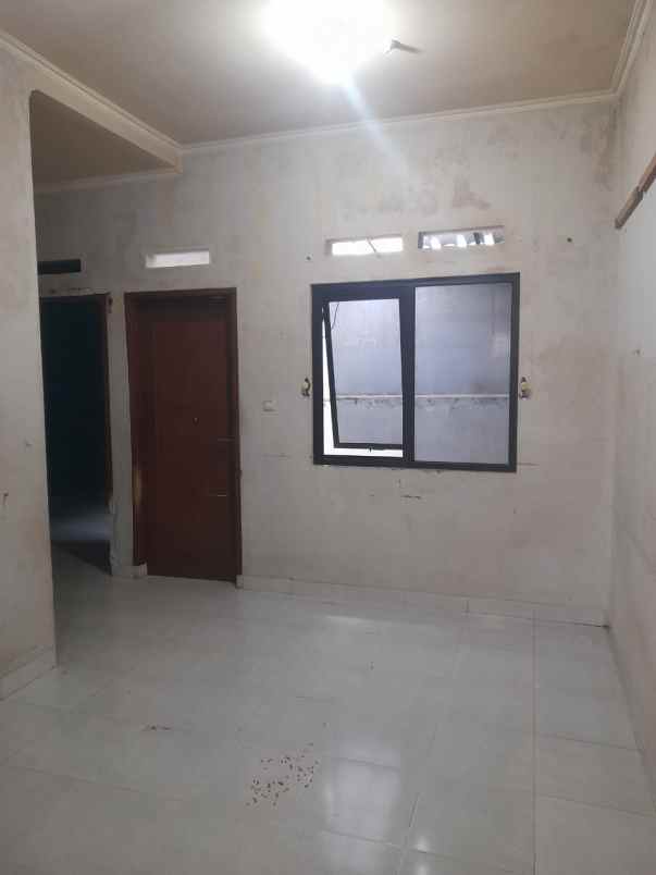 dijual rumah komplek sariwangi