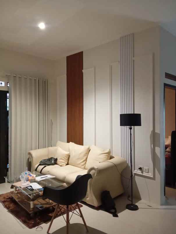 dijual rumah komplek sariwangi