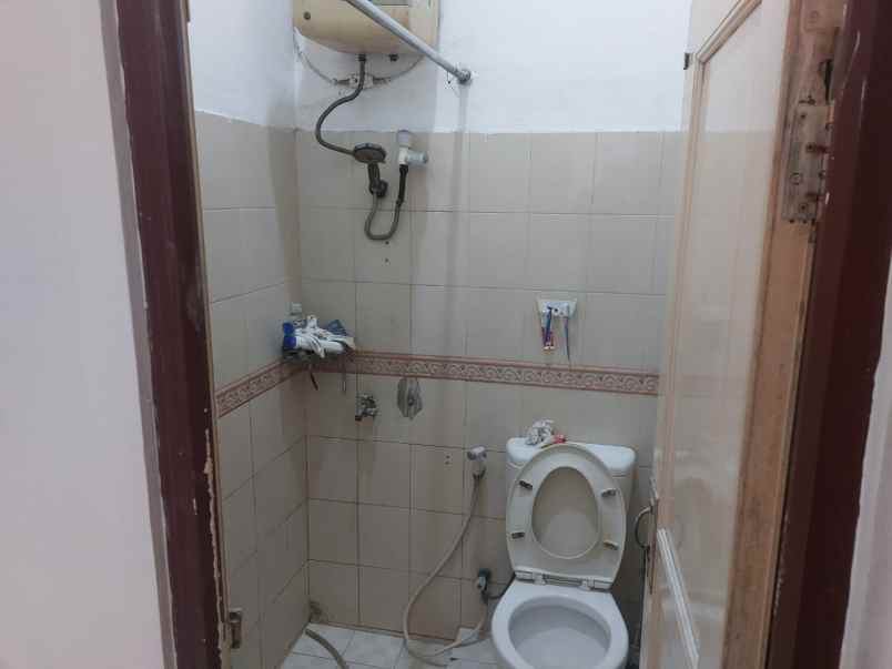 dijual rumah komplek sekneg blok v no 9