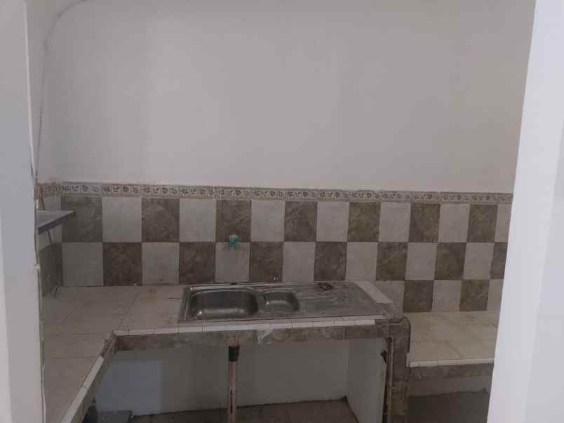 dijual rumah komplek sekneg blok v no 9