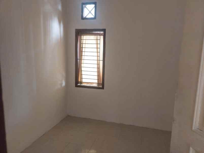 dijual rumah komplek sekneg blok v no 9