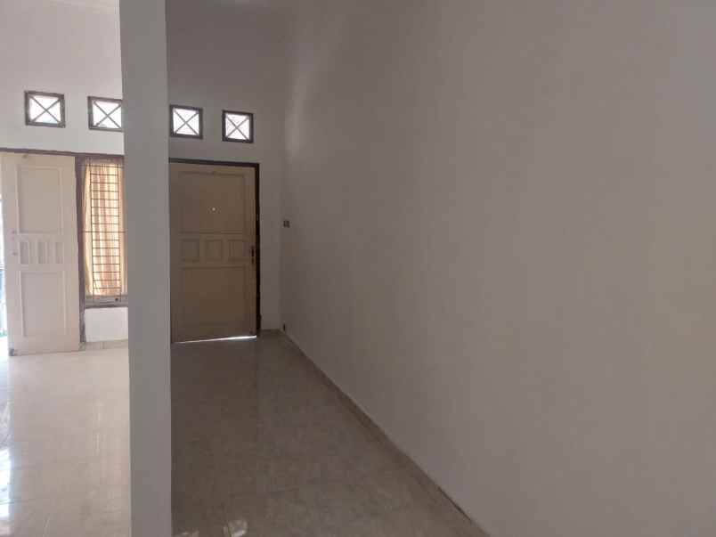 dijual rumah komplek sekneg blok v no 9