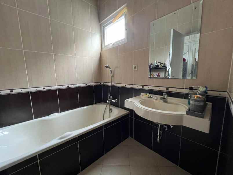 dijual rumah kota wisata cibubur