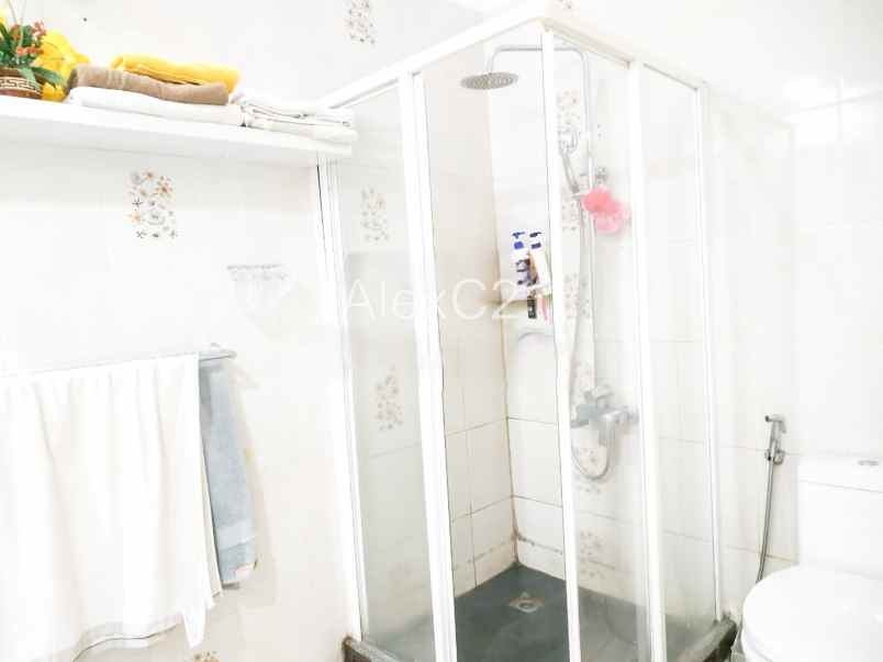 dijual rumah lebak bulus