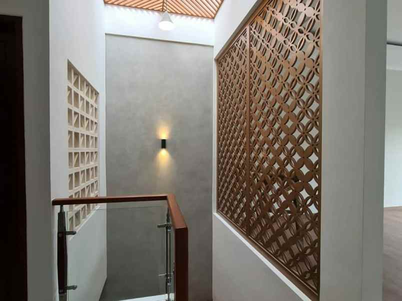 dijual rumah lokasi dekat ke mall arion