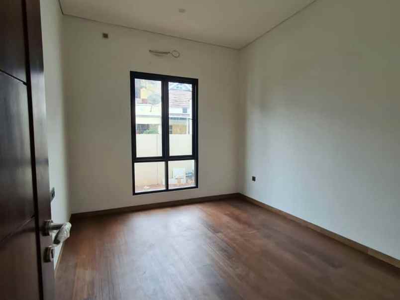 dijual rumah lokasi dekat ke mall arion