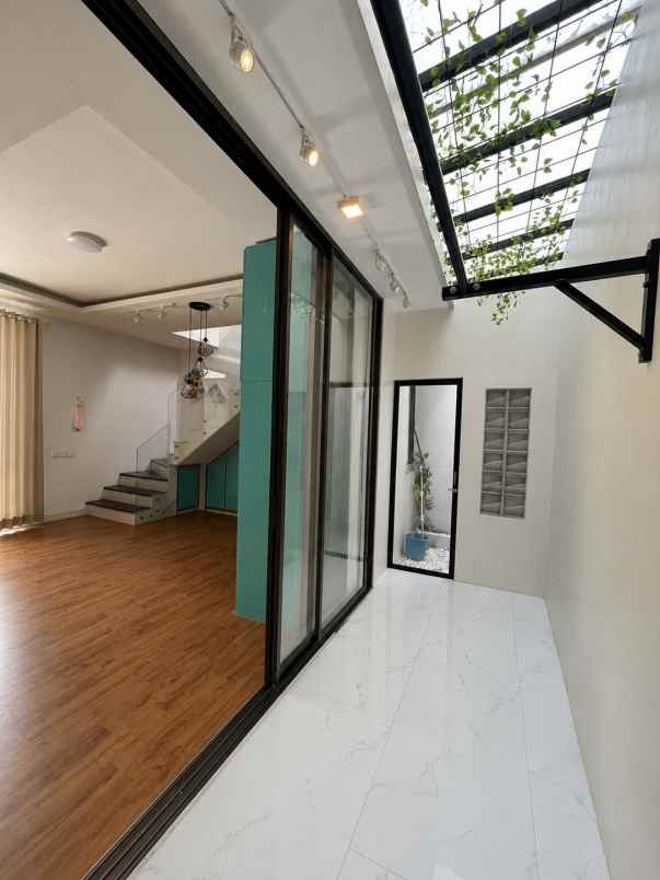 dijual rumah lokasi permata jingga kota malang