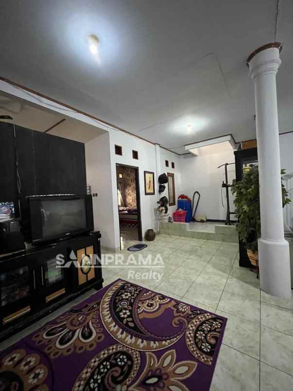 dijual rumah luas asri di mekarjaya depok