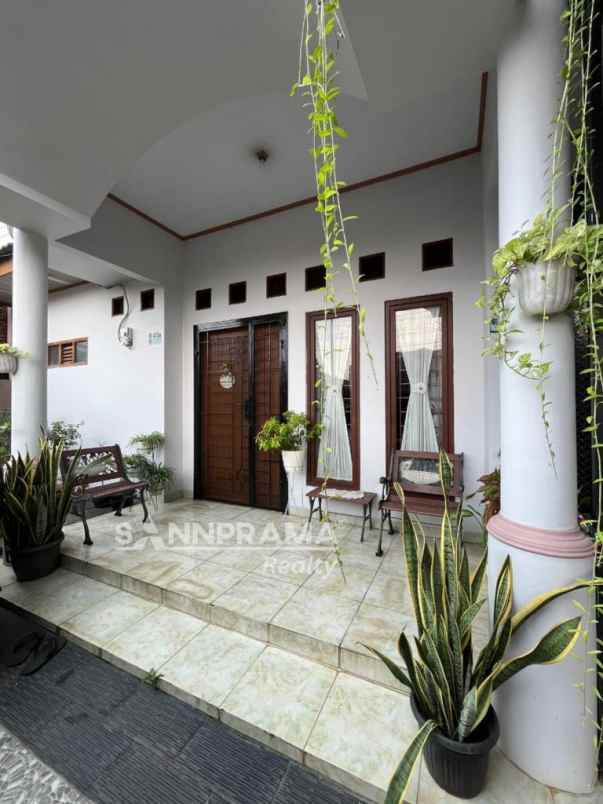 dijual rumah luas asri di mekarjaya depok