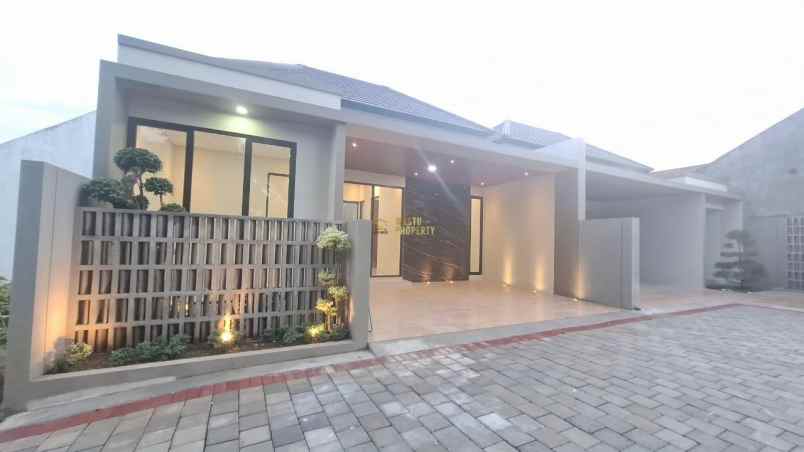dijual rumah maguwoharjo depok sleman