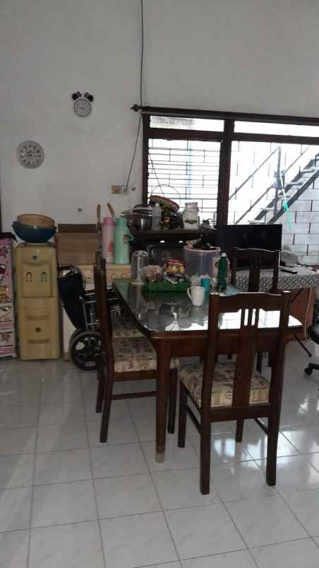 dijual rumah manyar