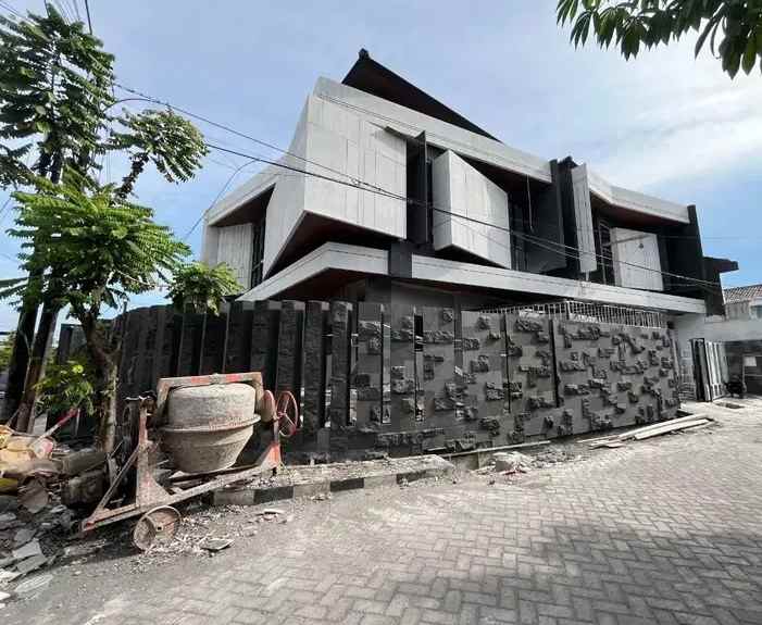 dijual rumah manyar indah