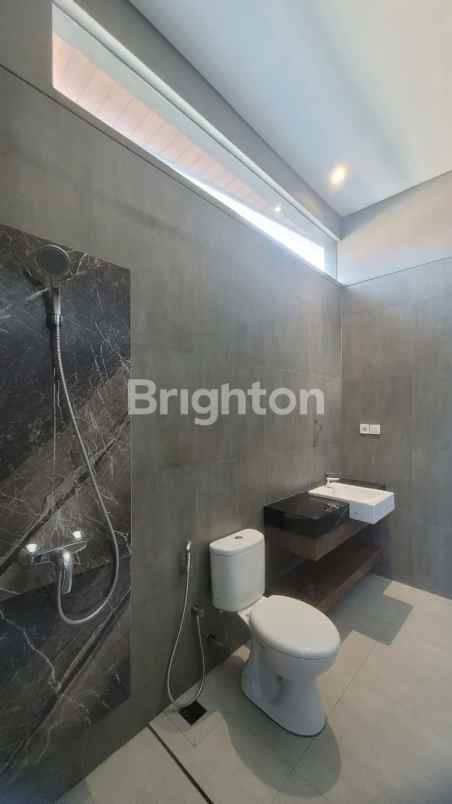 dijual rumah manyar indah