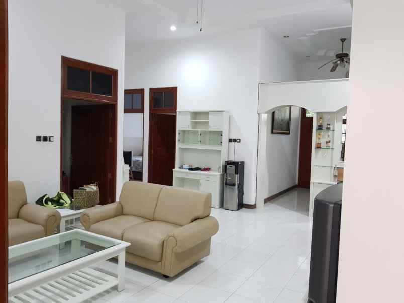 dijual rumah manyar kertoadi