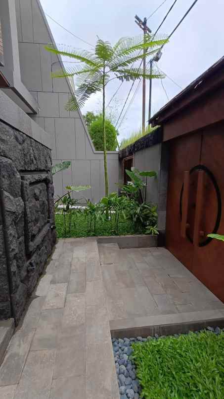 dijual rumah manyar kertoadi
