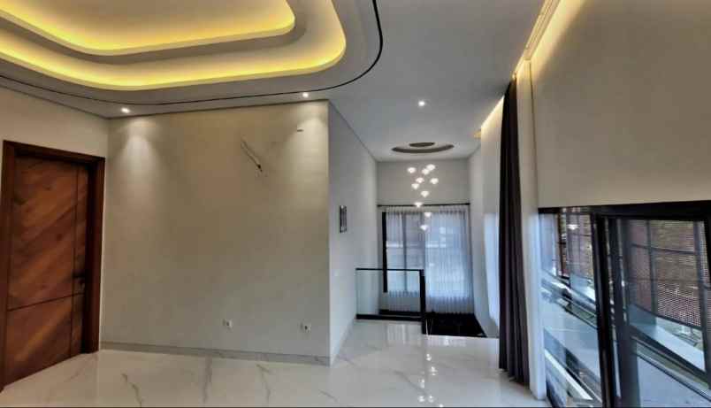 dijual rumah manyar kertoadi