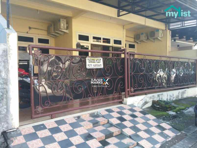 dijual rumah manyar rejo