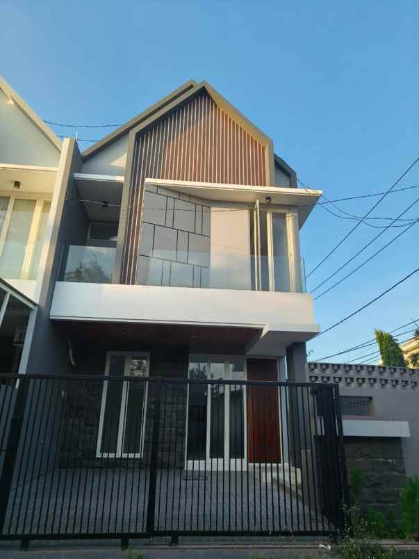 dijual rumah manyar tirtoyoso
