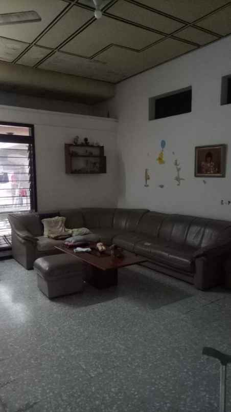 dijual rumah manyar tirtoyoso