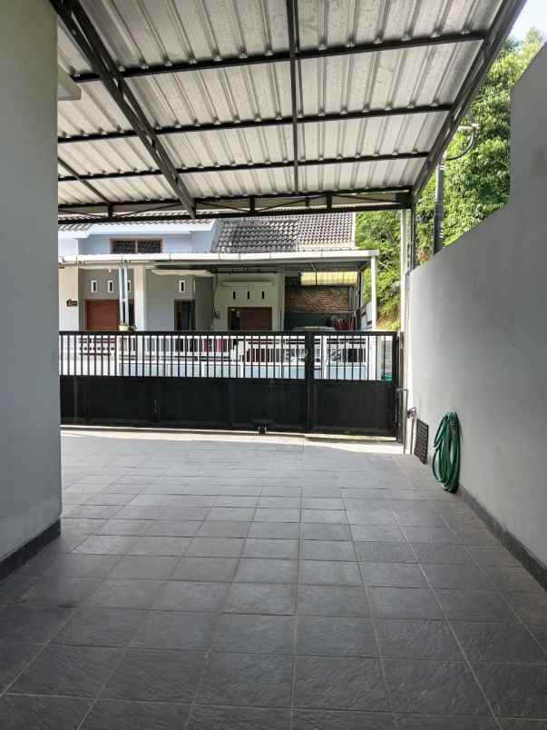 dijual rumah margodadi